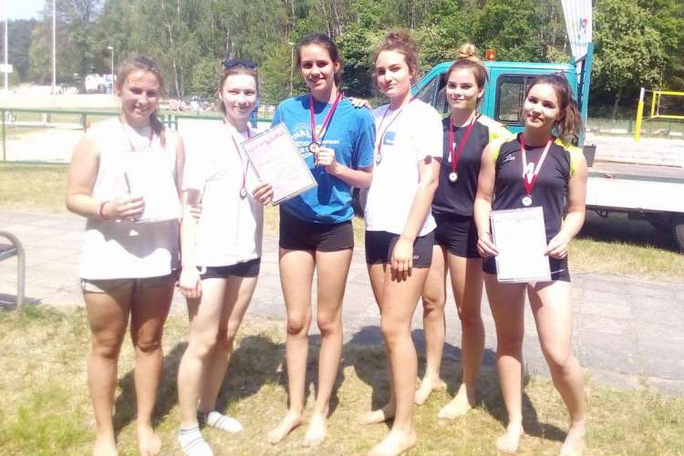 III miejsce Marty i Zuzanny podczas rejonowego turnieju piłki plażowej szkół ponadgimnazjalnych