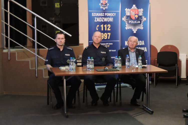 Debata społeczna z policjantami w Jastrowiu