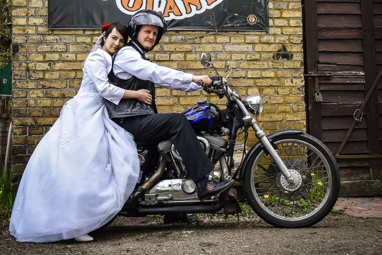 Suknia ślubna nie na motocykl