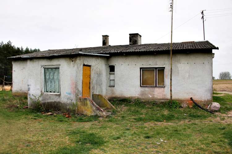Bez wody i toalety w domu? Tak wciąż mieszka rodzina ze Świętej