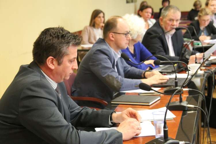 Praca zespołu, odpowiedzialność burmistrza