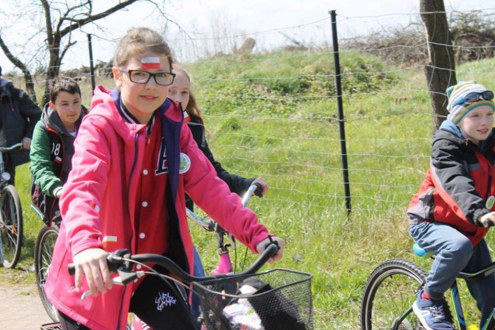 Posadzili wiśnie i ruszyli