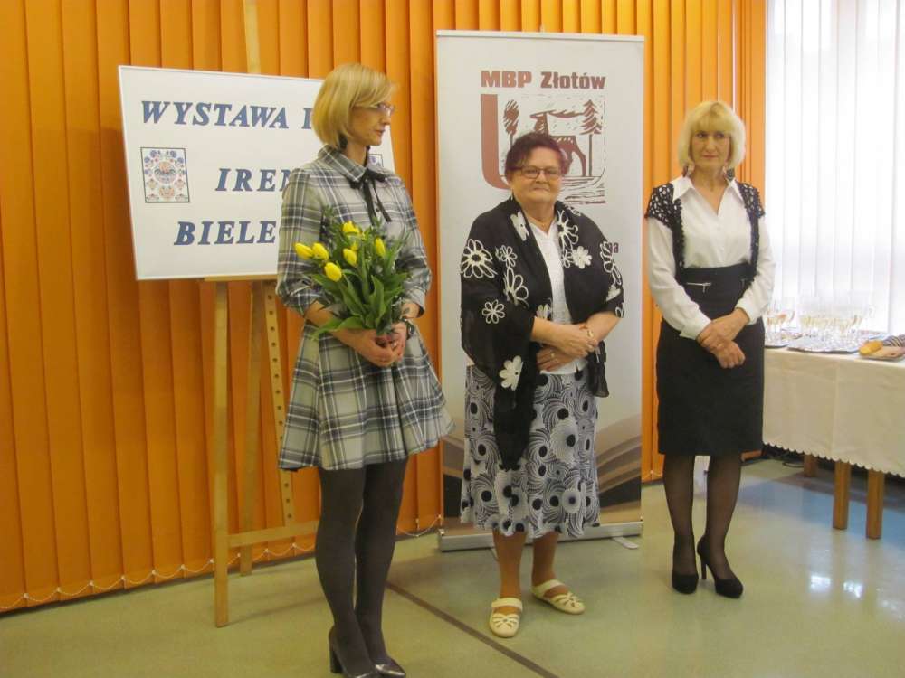 Wystawa twórczości Ireny Bieleckiej w Miejskiej Bibliotece Publicznej w Złotowie
