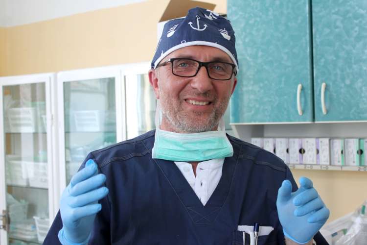 Daję ludziom zdrowie. Wywiad z chirurgiem Karolem Lassotą