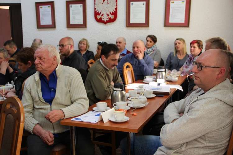 Większe zaangażowanie, mniej pieniędzy