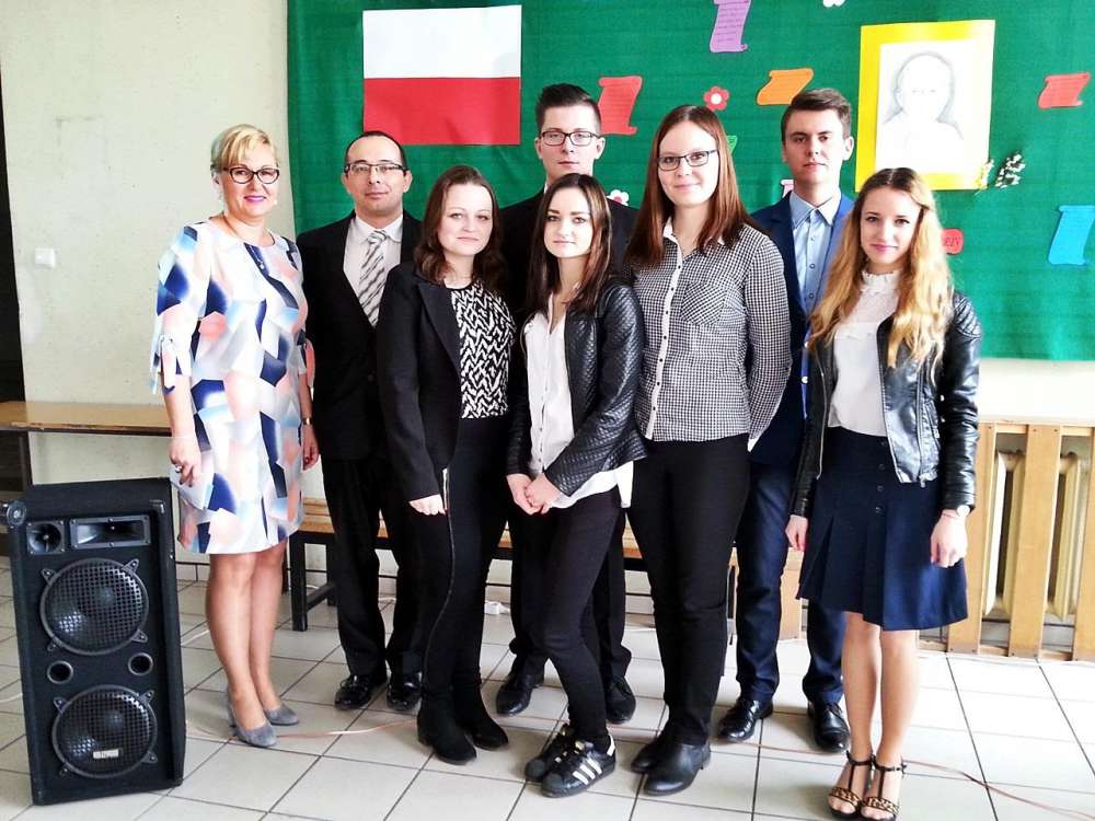 Maturzyści z Krajenki w hołdzie dla Jana Pawła II