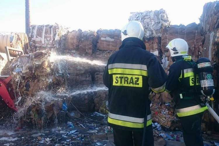 Pożar składu tektury w Tarnówce