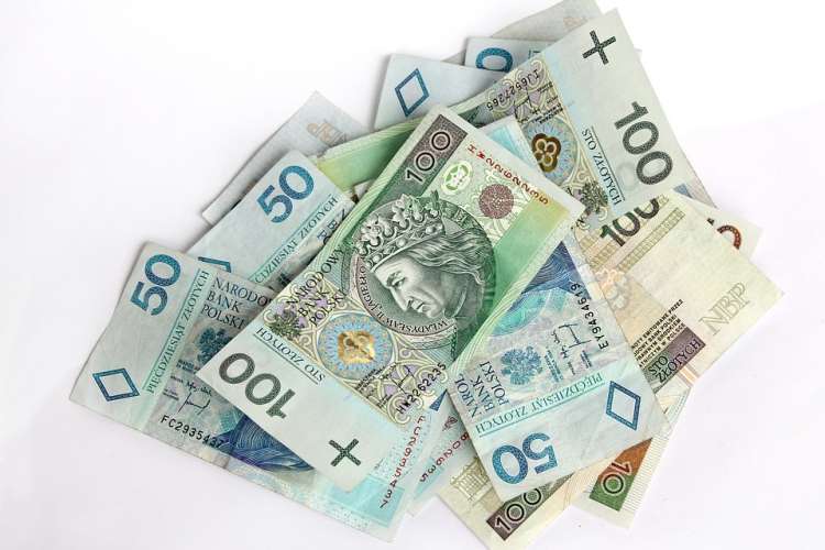 86-latka wpuściła do domu oszustów. Straciła 400 zł
