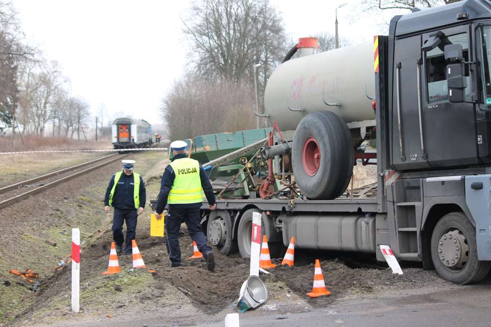Zderzenie pociągu z ciężarówką