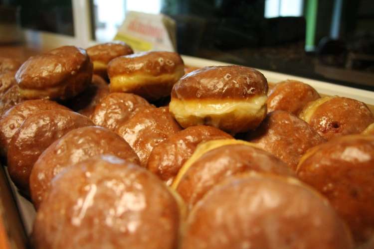Dzisiaj pączki nie tuczą. Kto zje ich najwięcej?