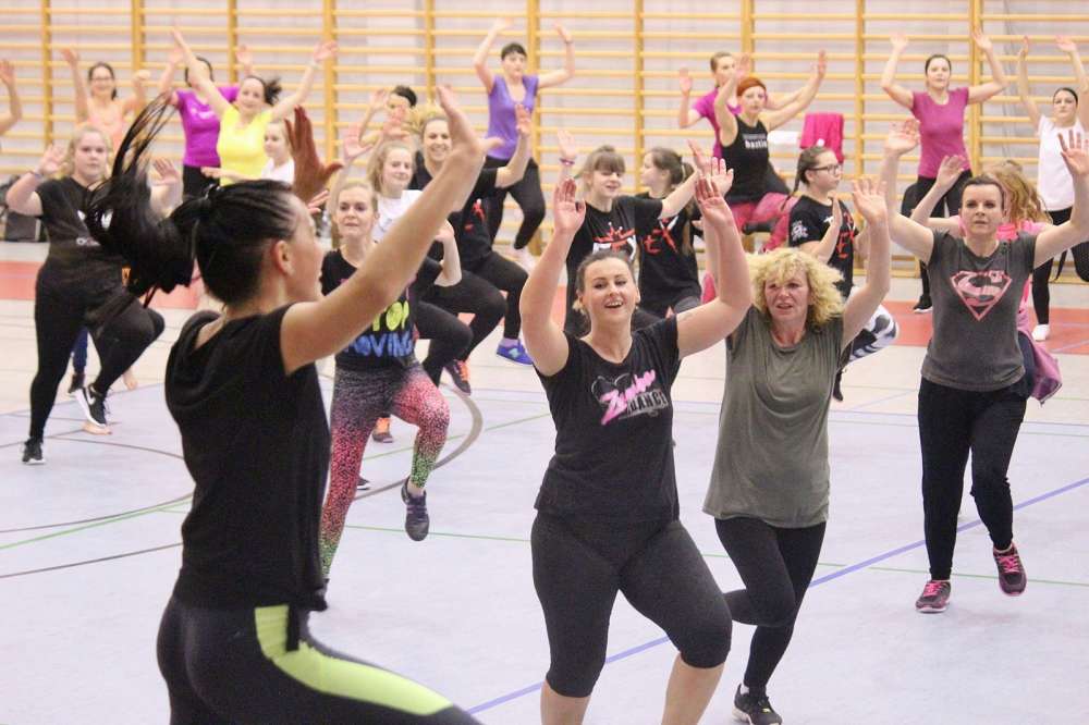 Zumba dla młodzieży i pań [zdjęcia]