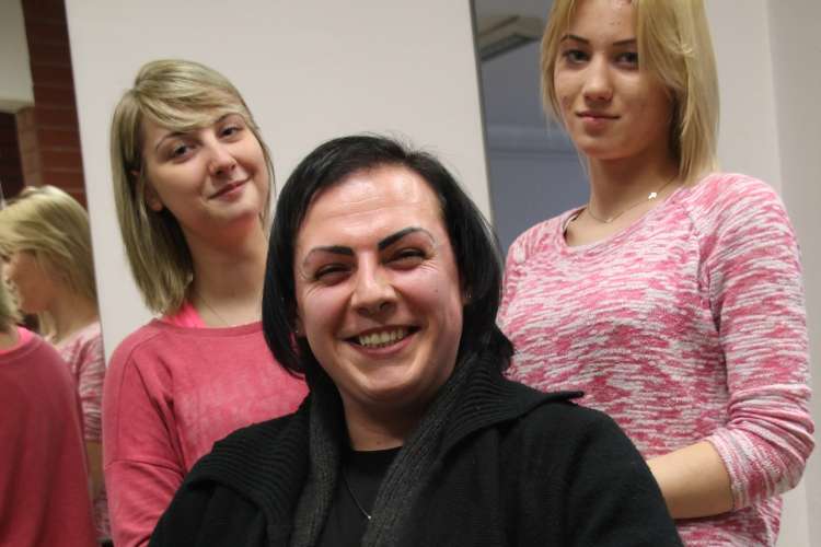 Niech będzie, że gej. Rozmowa z wyjątkowym fryzjerem