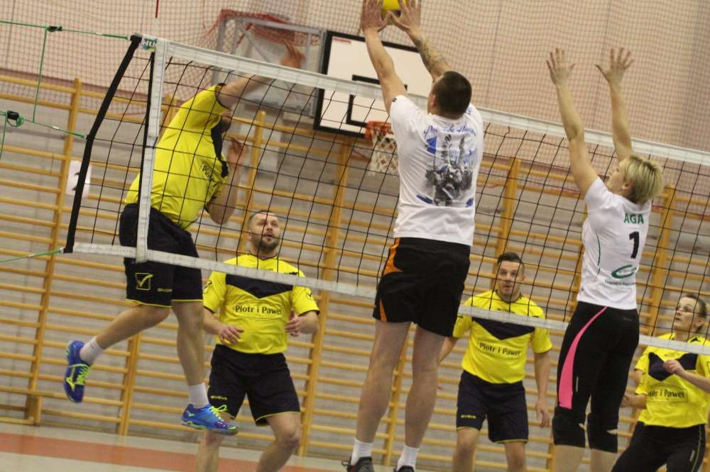 Lider ZLPS na kolanach