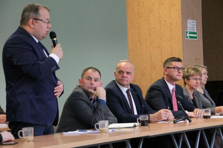 Uporządkować komunikację na lotnisku