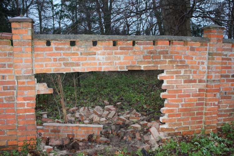 Rozbił mur autem - jest sprawca [AKTUALIZACJA]