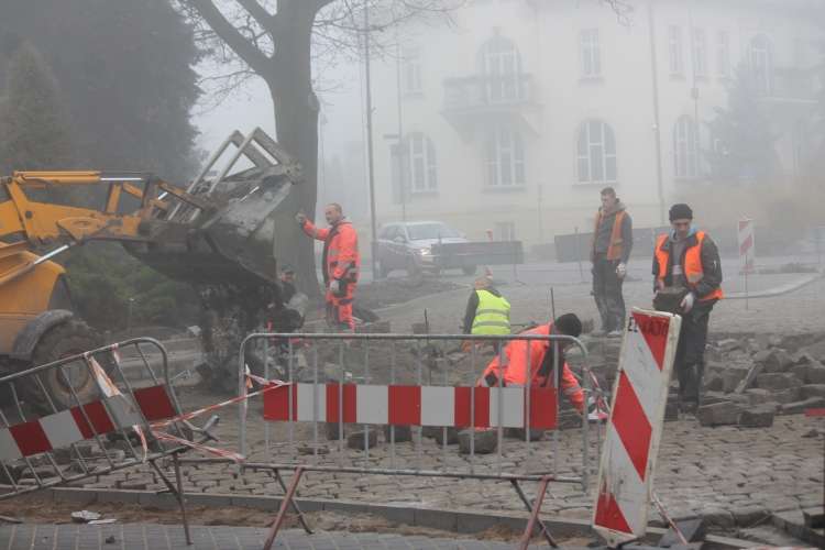 Przebudowa zjazdu z ronda na ukończeniu