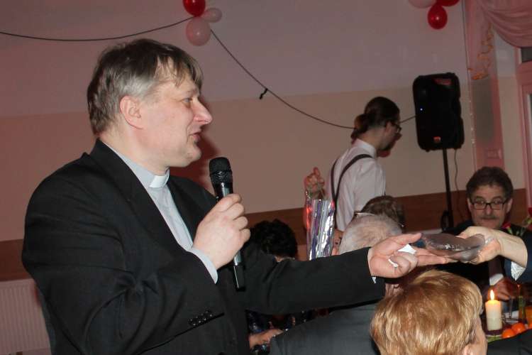 Nie wyceniam wiary. O finansach kościelnych i płaceniu za sakramenty mówi proboszcz parafii św. Roch