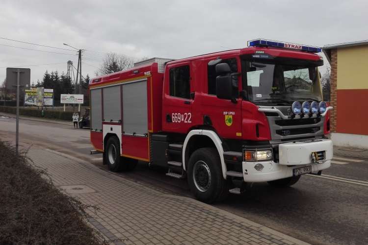 Skąd przyjechał, ile kosztował i jak bedzie się nazywał? Nowy wóz OSP Lipka