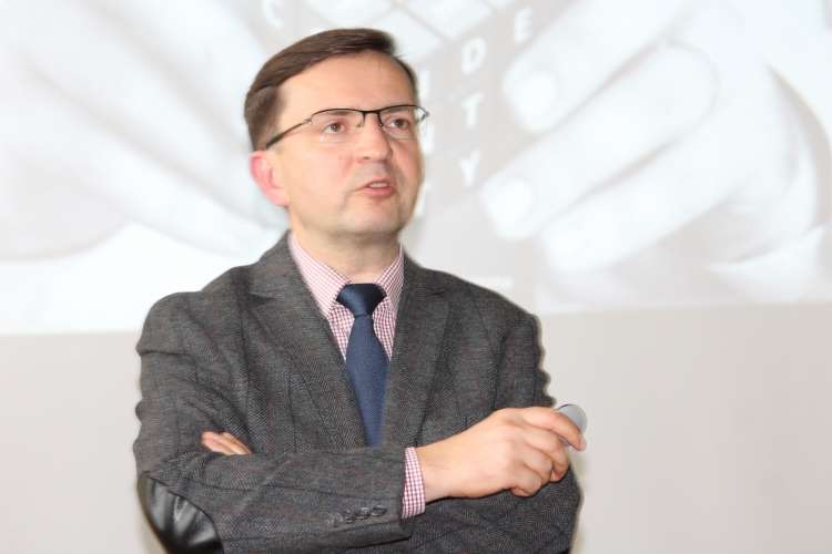 Bezczelność ma wielu wrogów. Rozmowa z Arturem Gnatem – twórcą marki „Złotów. Wielkopolskie zdroje”