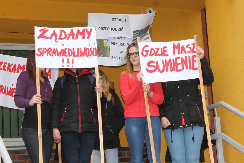 Żądamy sprawiedliwości! Protest przed sądem
