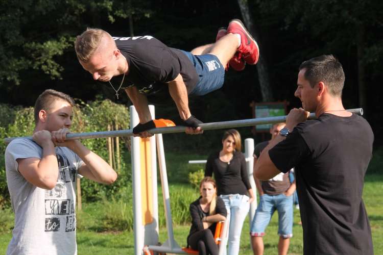Wysportowana paczka, czyli street workout w Lipce