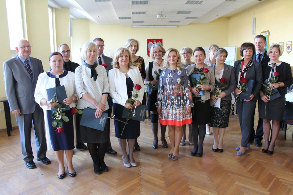 Burmistrz nagrodził nauczycieli