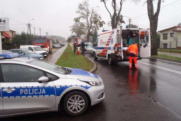 Wypadek na ul. Chojnickiej. Kobieta trafiła do szpitala