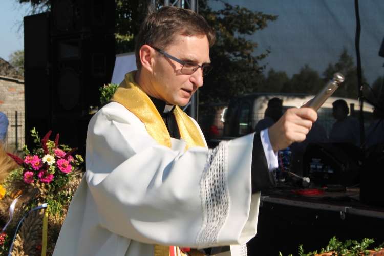 Ksiądz Mariusz Bąk prawie jak ojciec Mateusz