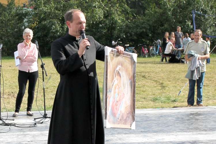 Zbierali pieniądze na ołtarz...