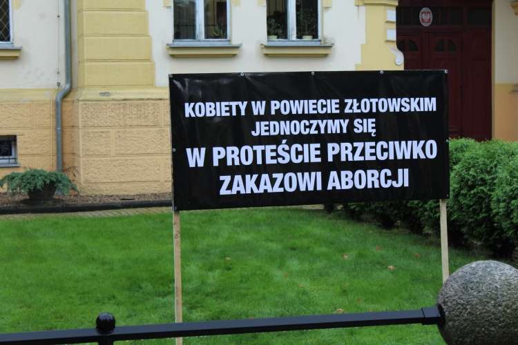Czarny protest: kobiety w powiecie złotowskim przeciwko zakazowi aborcji [AKTUALIZACJA]