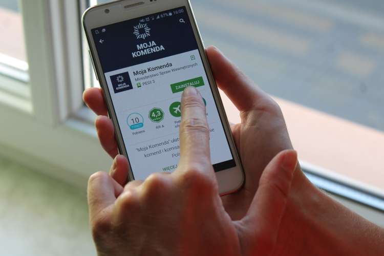 Dzielnicowy w Twoim telefonie. Jest nowa wersja aplikacji „Moja komenda”