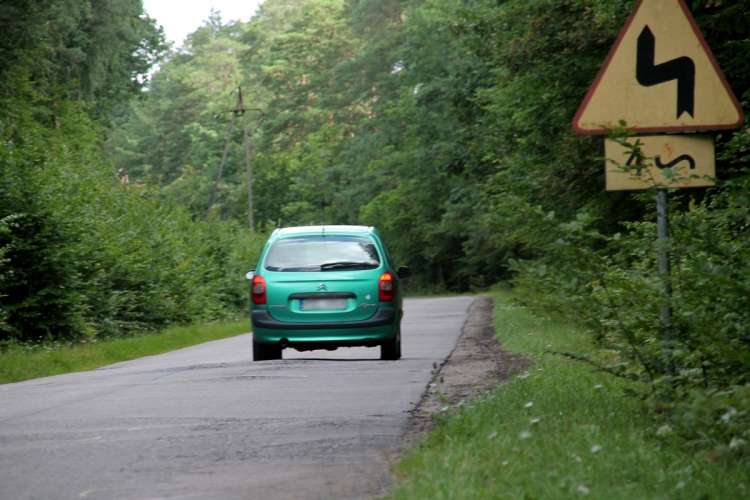 Asfaltowe wydmy na trasie Lipka-Łobżenica
