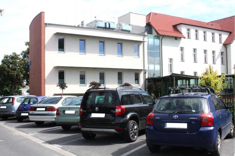 Kto parkuje na przyszpitalnym parkingu?