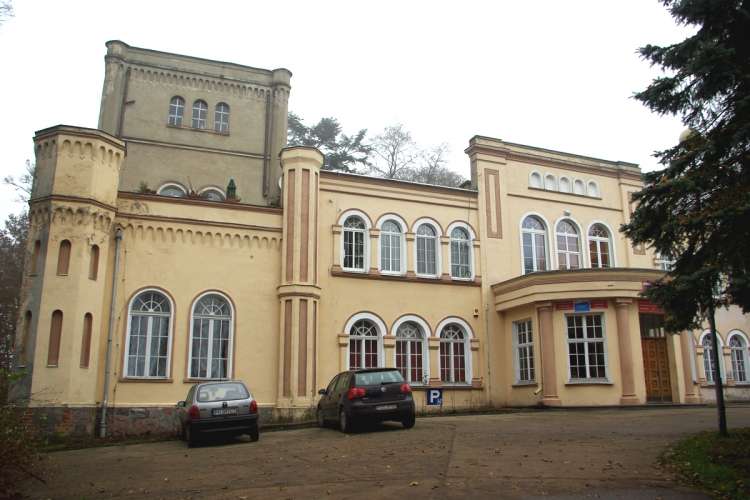 Śladami dworków i „pałaców”: Radawnica, Bielawa, Grodno