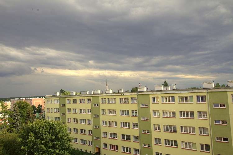 Meteorolodzy ostrzegają: grad i burze nad północną Wielkopolską