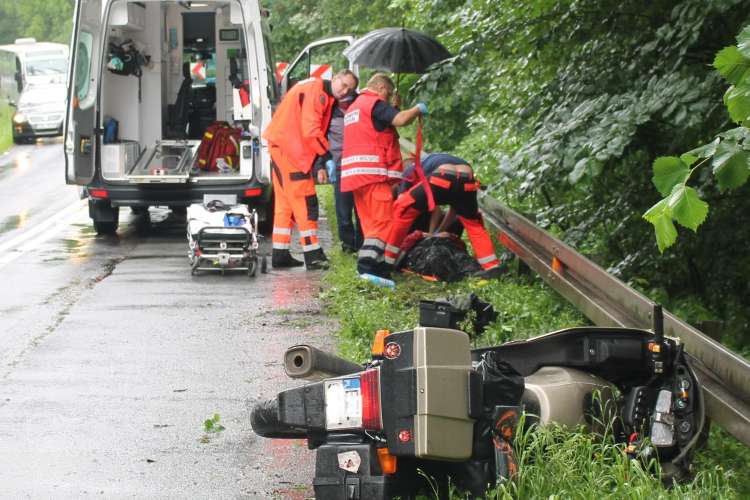 Motocyklista wpadł w poślizg na drodze do Jastrowia