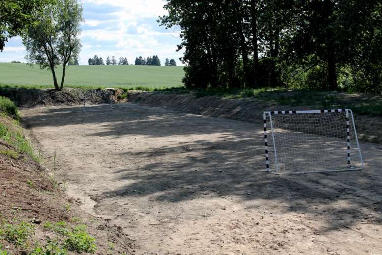 Boisko, które podzieliło mieszkańców Stawnicy