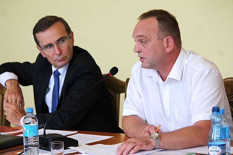W co wierzy starosta?