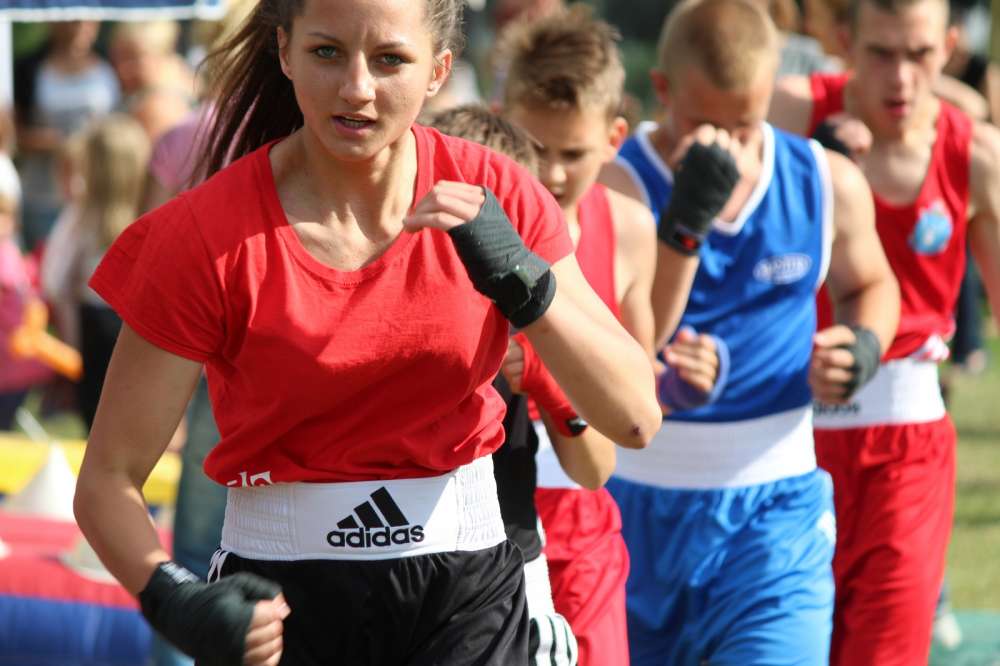 Boks na świeżym powietrzu:  trening sekcji bokserskiej Sparty Złotów