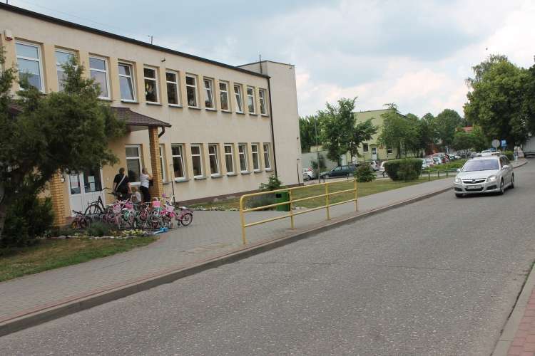 Rodzice przedszkolaków chcą większego parkingu