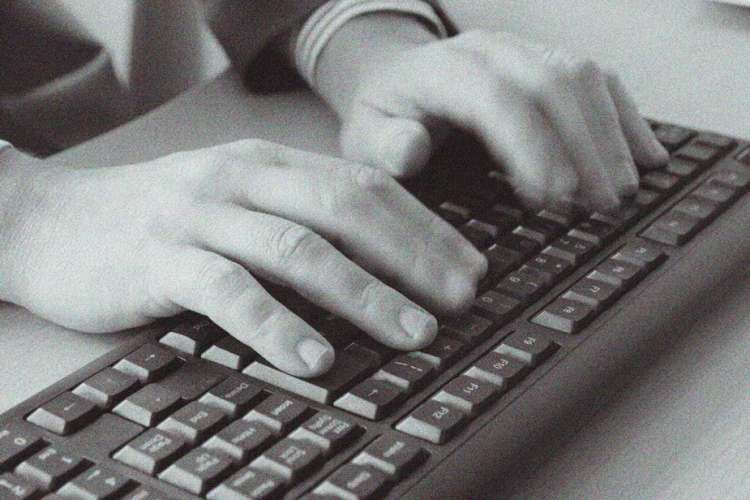 Oszustwo komputerowe. Kobieta straciła 8 tys. zł