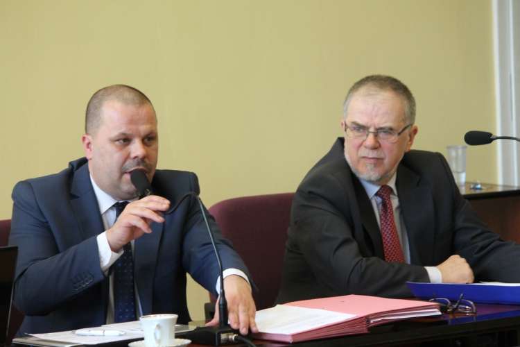 Ludzie wstrzymują się z budową, bo nie wiedzą, co z kanalizacją