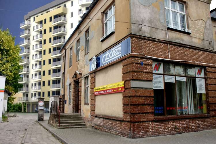 Blok gigant przy alei Piasta
