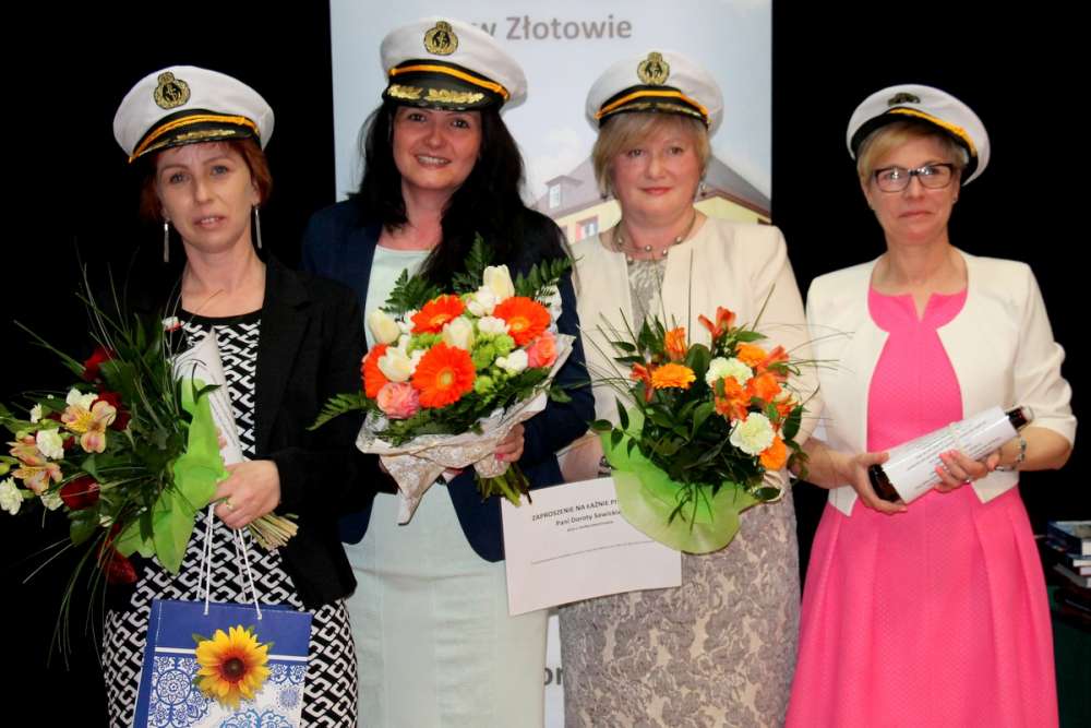 Uroczyste wręczenie świadectw ukończenia szkoły w Zespole Szkół Ekonomicznych