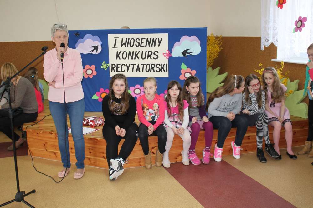 Konkurs recytatorski z Kilometrami Dobra w tle