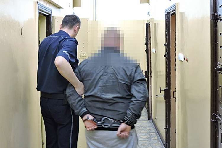 [WIDEO] Policjanci zatrzymali szantażystę grożącego otruciem koni
