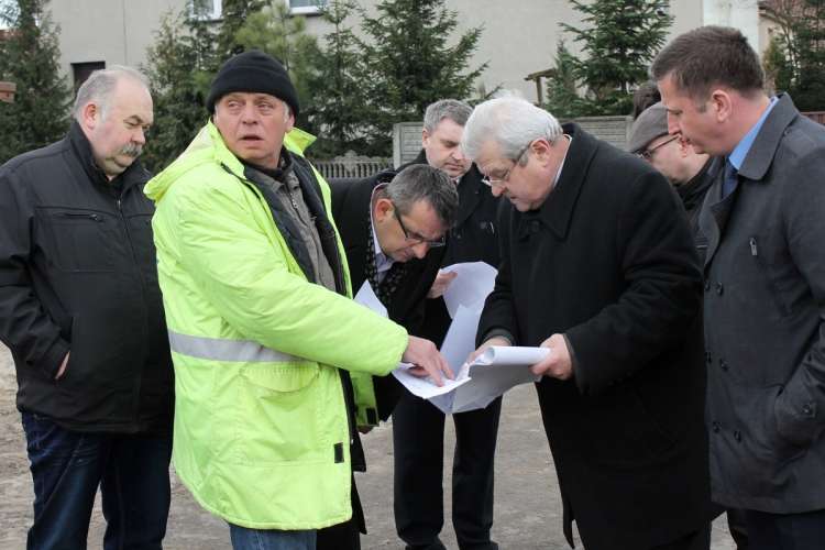 Trwa remont ulic Okrężnej i Zakątek. Nie obeszło się bez niespodzianek