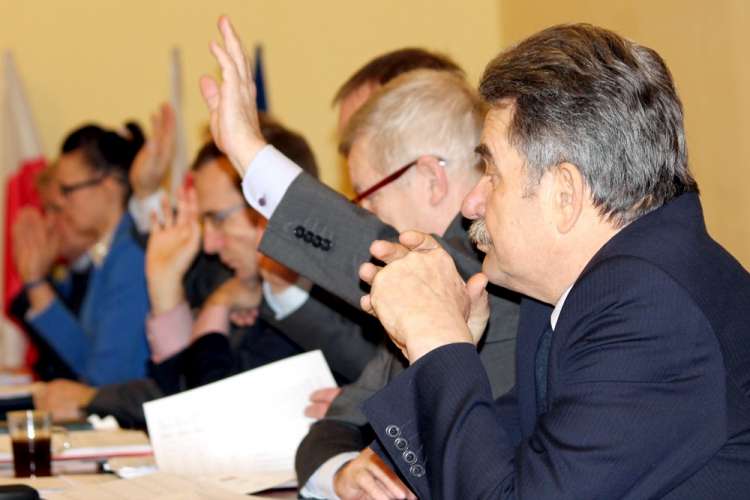 Rada Powiatu Złotowskiego uchwala niechlujnie opracowane dokumenty. Tak twierdzą sami radni
