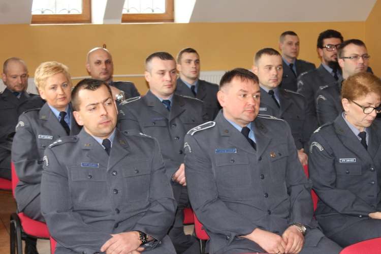 Co piszczy w areszcie? Ile zarobili więźniowie, a jak ocenia się strażników?