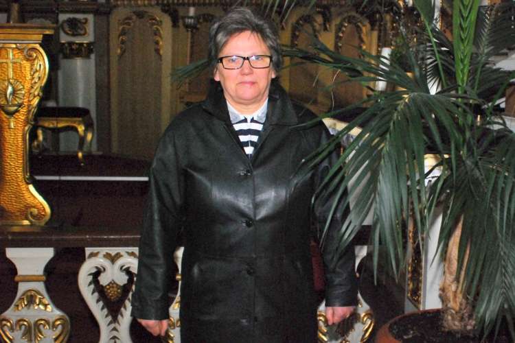 Bernadeta Górna od lat dba, by wnętrza i obejścia łobżenickich kościołów wyglądały pięknie